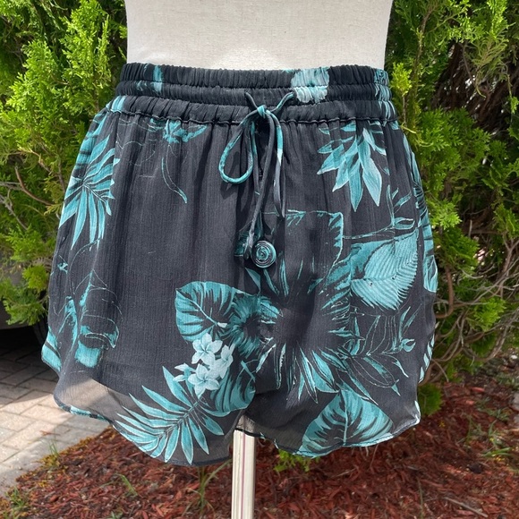 Rococo Sand X Revolve Black  Echo Shorts - Picture 3 of 12